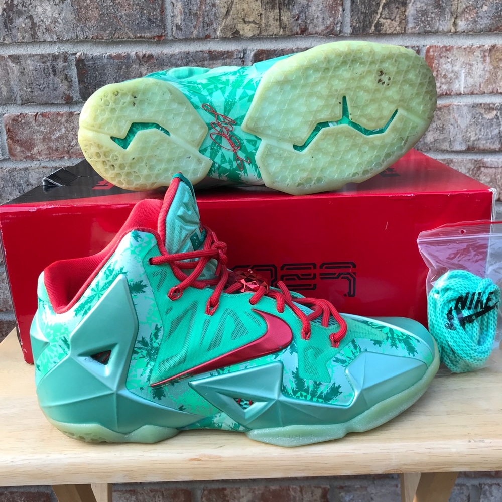 Lebron 11 XI Christmas Edition - Size 10.5